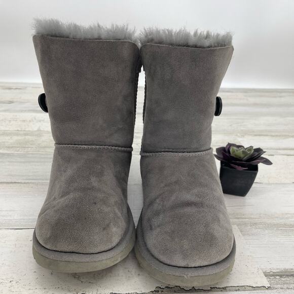 Ugg Grey Suede/Leather Sherpa Lined Slip On Bailey Button Ankle Booties Size 6 - Picture 4 of 7